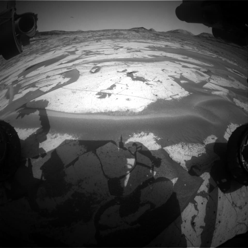 Mars image captured by FHAZ_RIGHT_B on Curiosity