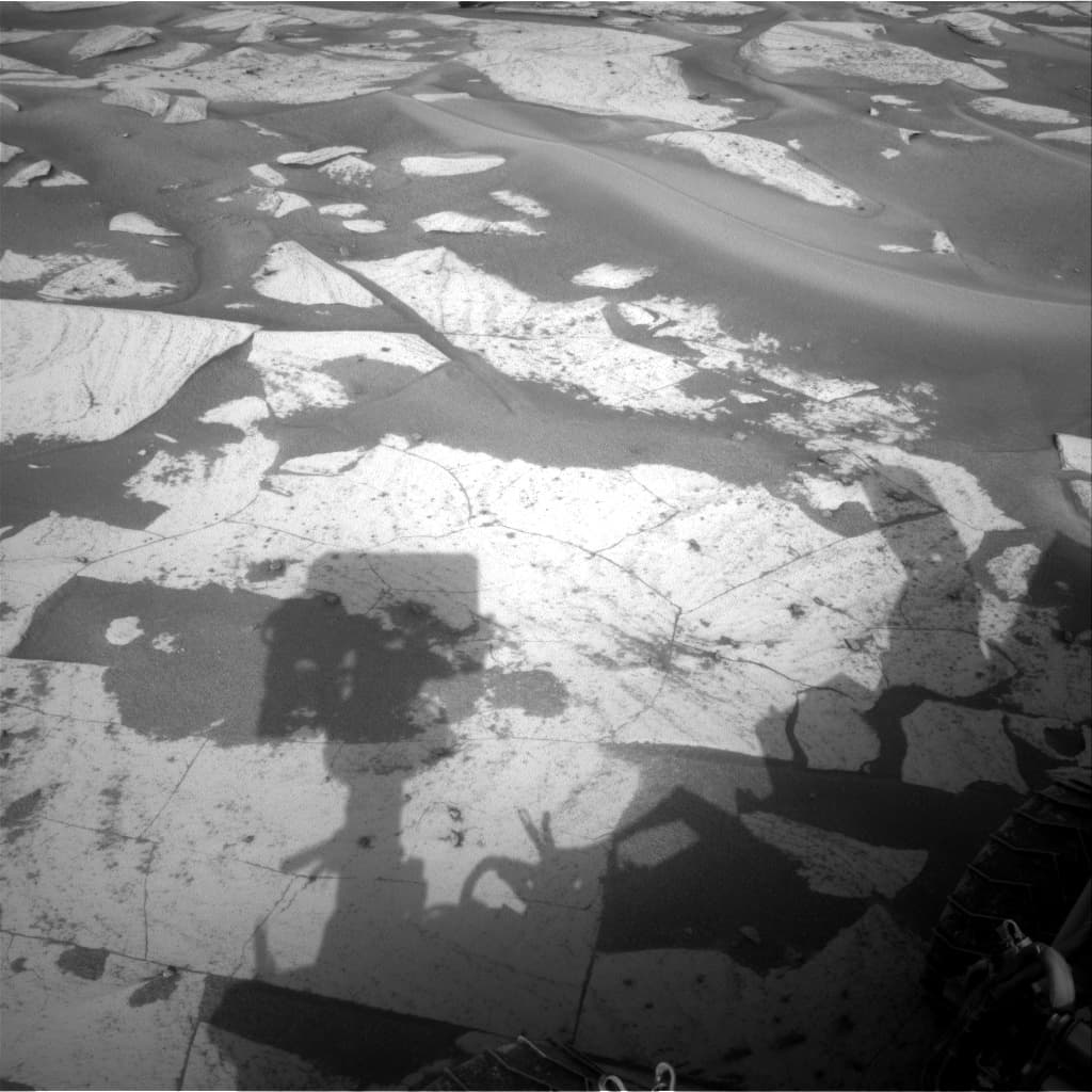 Mars image captured by NAV_RIGHT_B on Curiosity