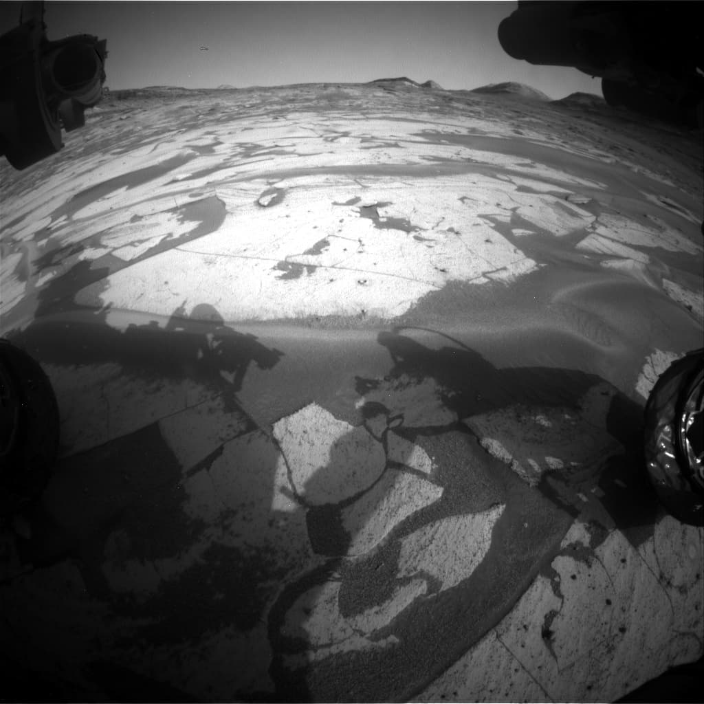 Mars image captured by FHAZ_RIGHT_B on Curiosity