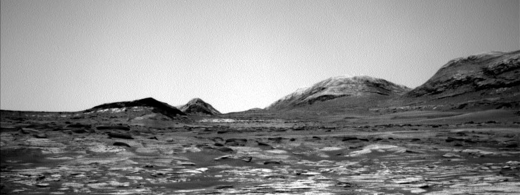 Mars image captured by NAV_LEFT_B on Curiosity