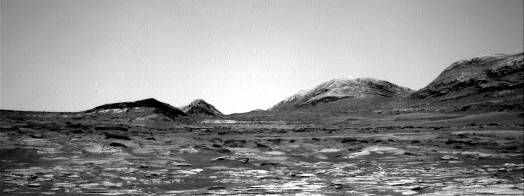 Mars image captured by NAV_RIGHT_B on Curiosity