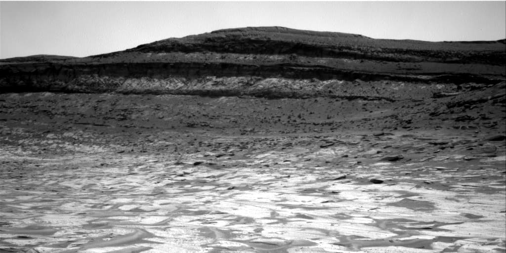Mars image captured by NAV_RIGHT_B on Curiosity