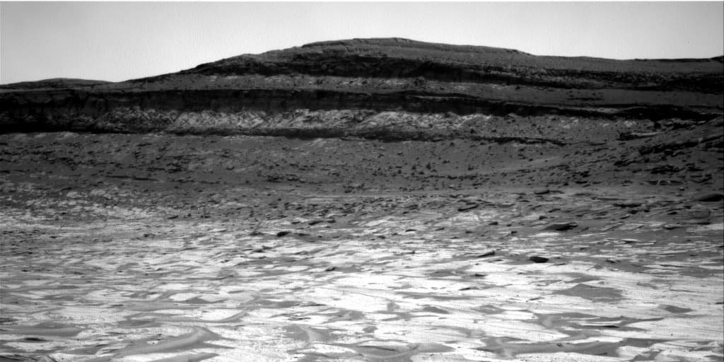 Mars image captured by NAV_RIGHT_B on Curiosity