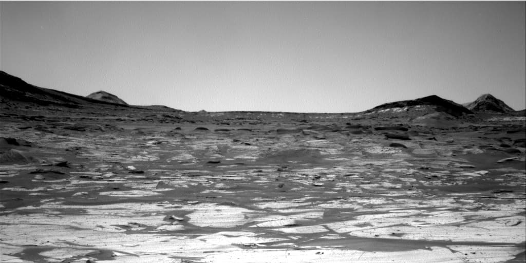 Mars image captured by NAV_RIGHT_B on Curiosity