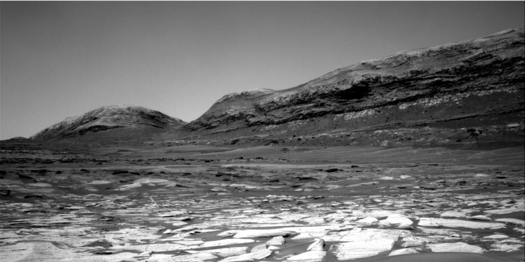 Mars image captured by NAV_RIGHT_B on Curiosity