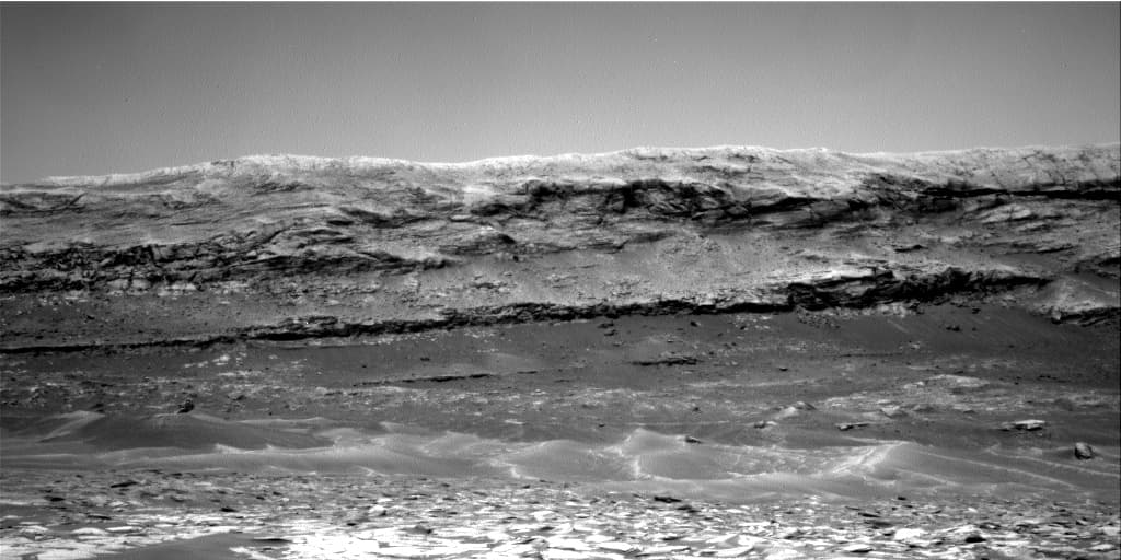 Mars image captured by NAV_RIGHT_B on Curiosity