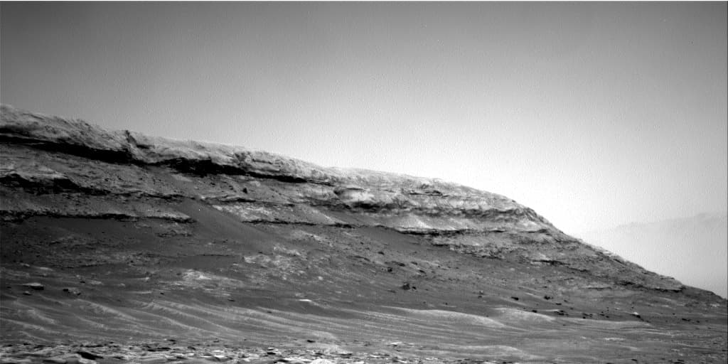 Mars image captured by NAV_RIGHT_B on Curiosity