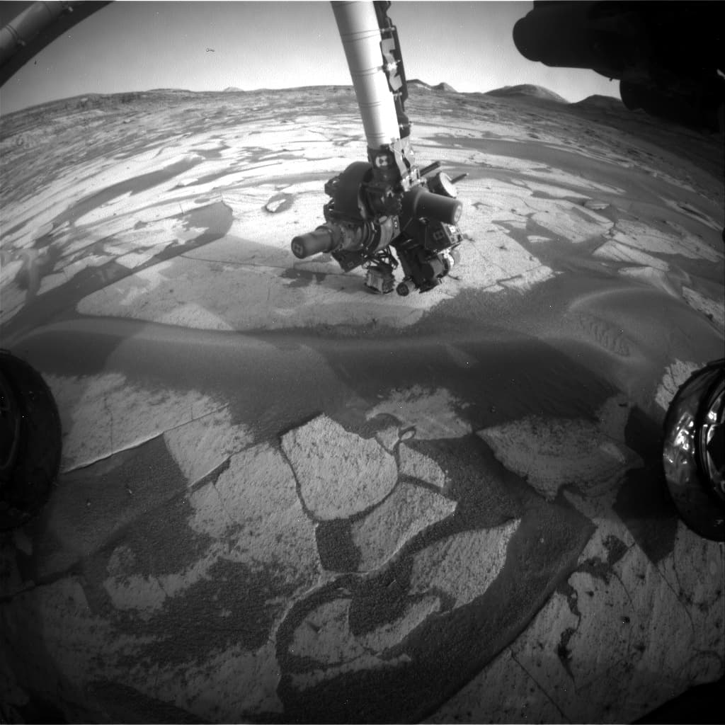 Mars image captured by FHAZ_RIGHT_B on Curiosity