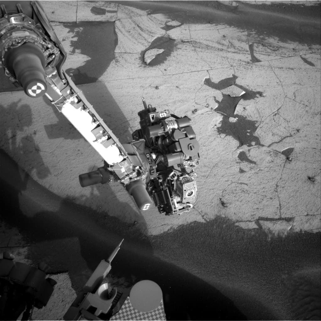 Mars image captured by NAV_RIGHT_B on Curiosity