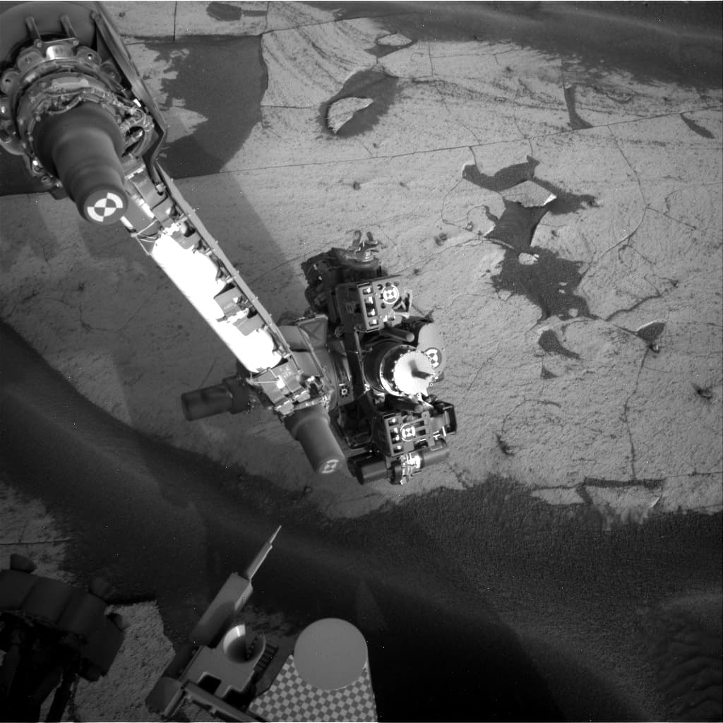 Mars image captured by NAV_RIGHT_B on Curiosity