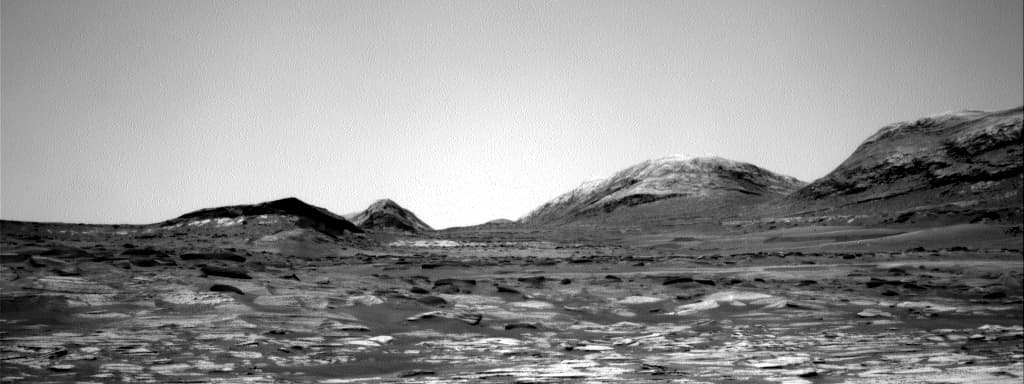 Mars image captured by NAV_RIGHT_B on Curiosity