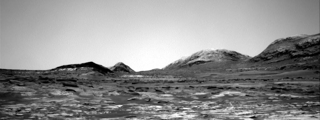 Mars image captured by NAV_RIGHT_B on Curiosity