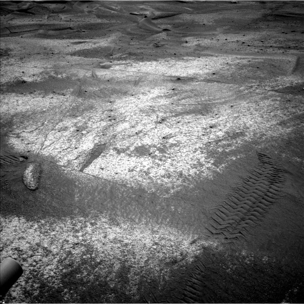 Mars image captured by NAV_LEFT_B on Curiosity