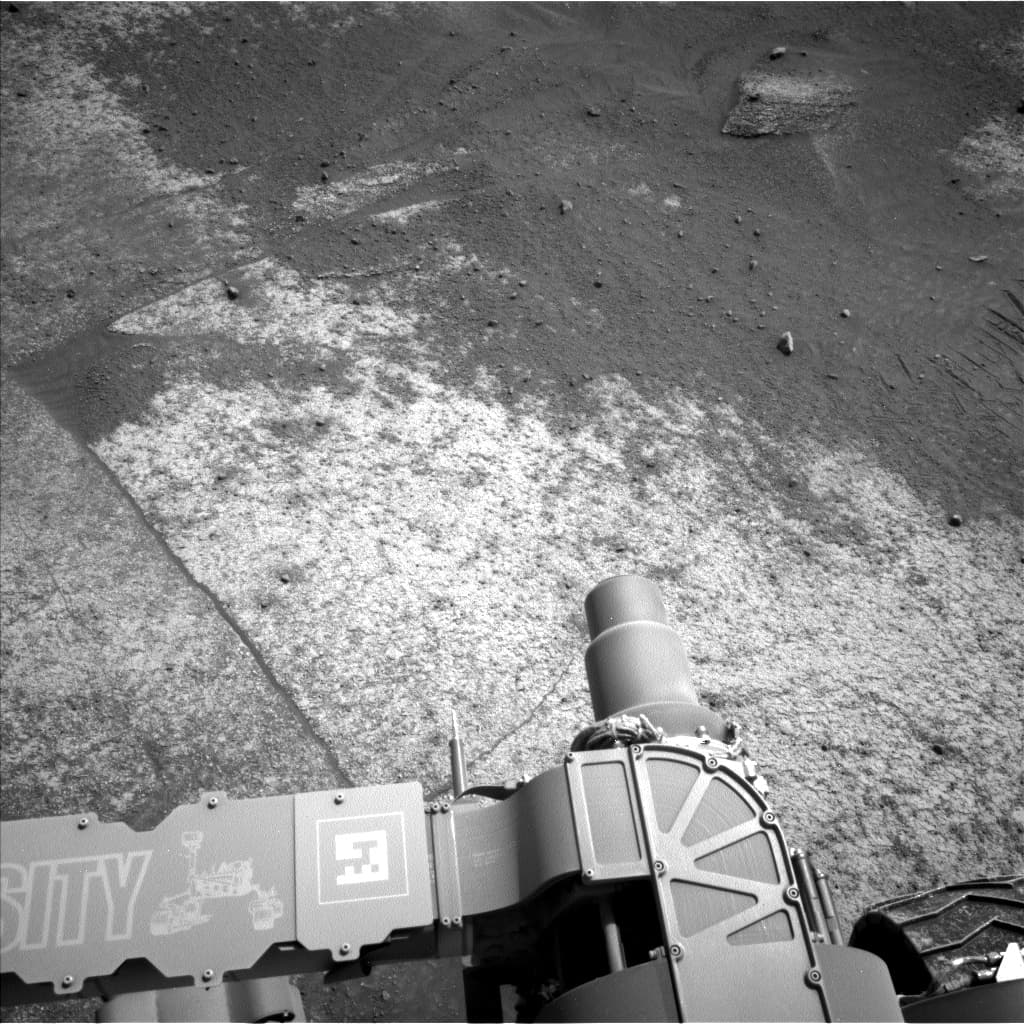 Mars image captured by NAV_LEFT_B on Curiosity