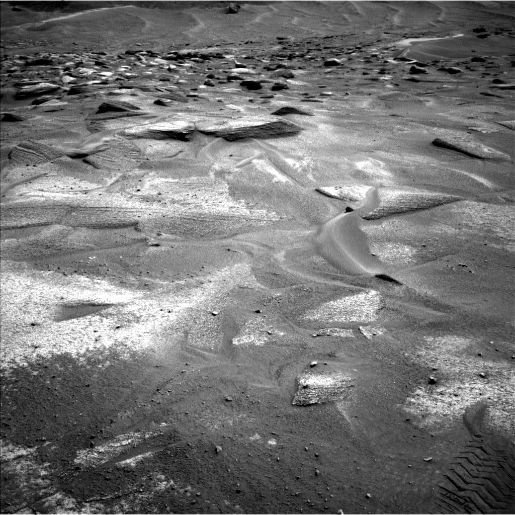 Mars image captured by NAV_LEFT_B on Curiosity