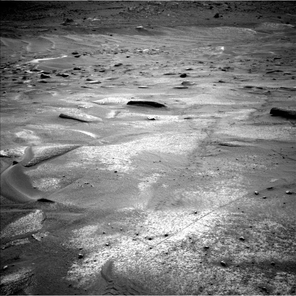 Mars image captured by NAV_LEFT_B on Curiosity