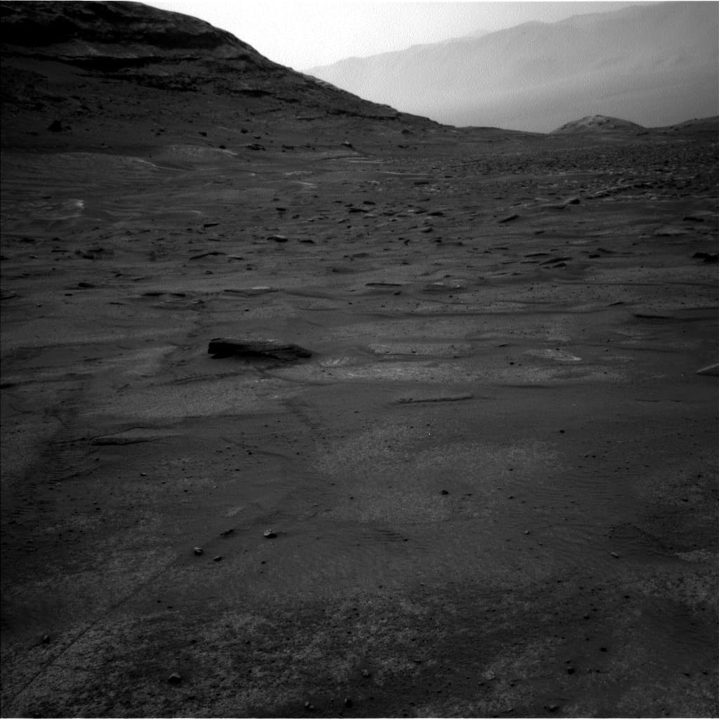 Mars image captured by NAV_LEFT_B on Curiosity