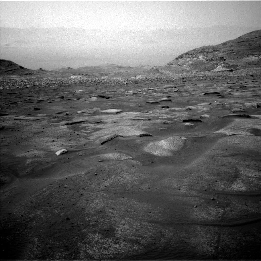 Mars image captured by NAV_LEFT_B on Curiosity