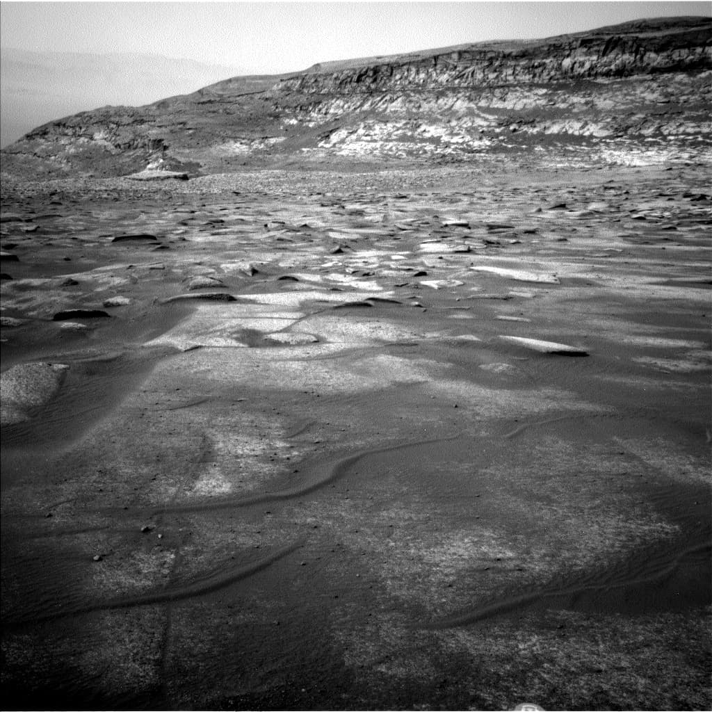Mars image captured by NAV_LEFT_B on Curiosity