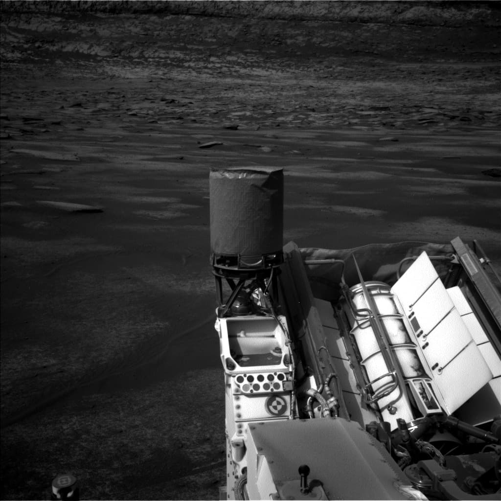 Mars image captured by NAV_LEFT_B on Curiosity