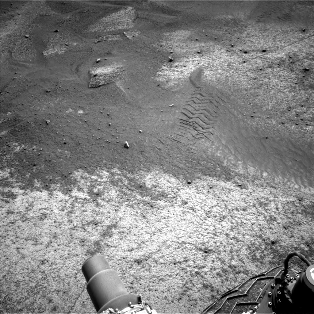 Mars image captured by NAV_LEFT_B on Curiosity