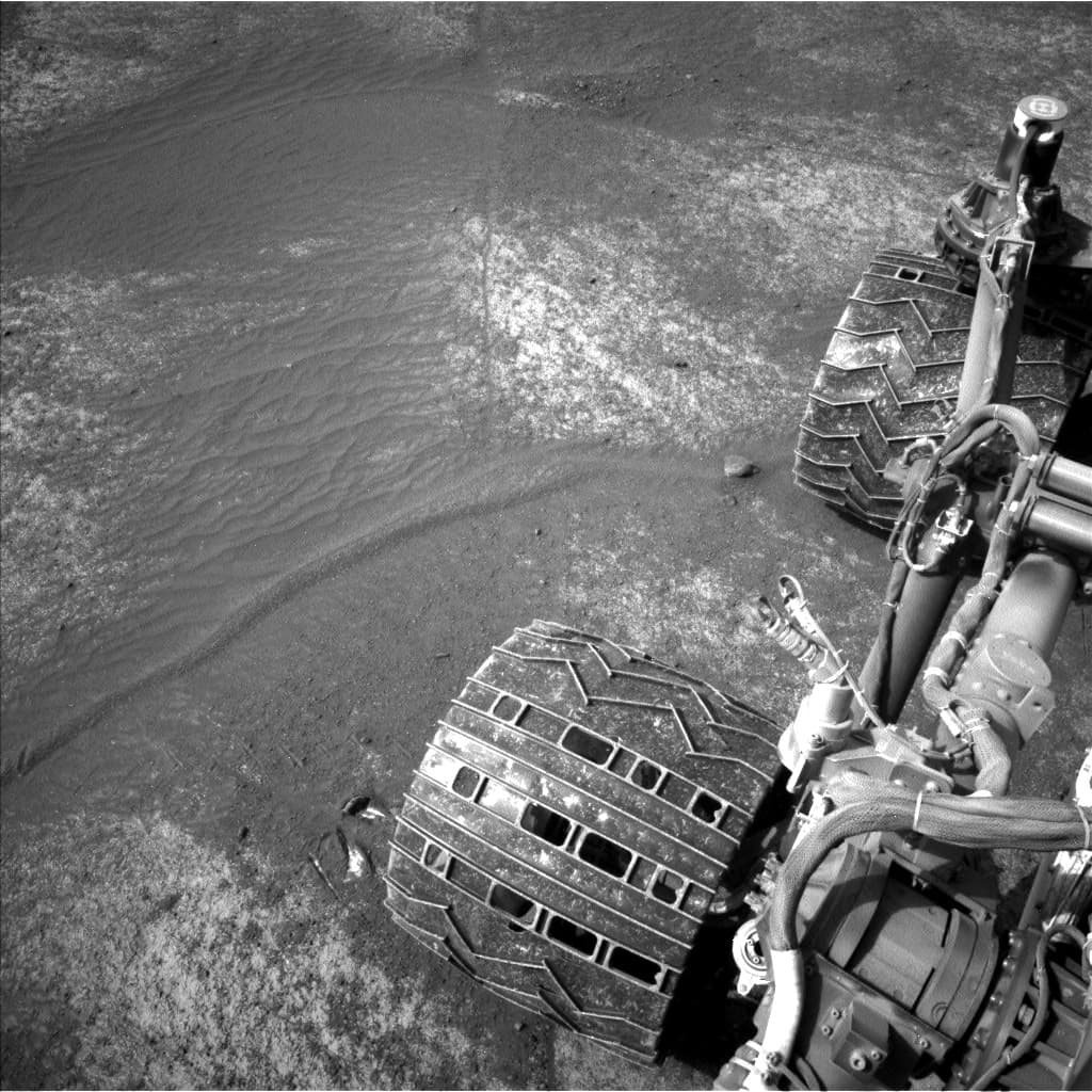 Mars image captured by NAV_LEFT_B on Curiosity