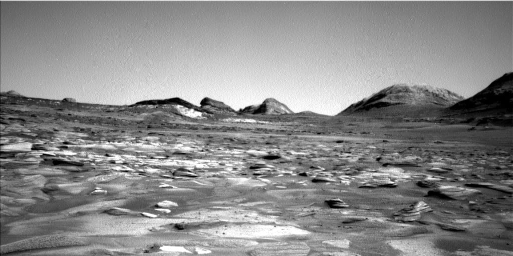 Mars image captured by NAV_LEFT_B on Curiosity