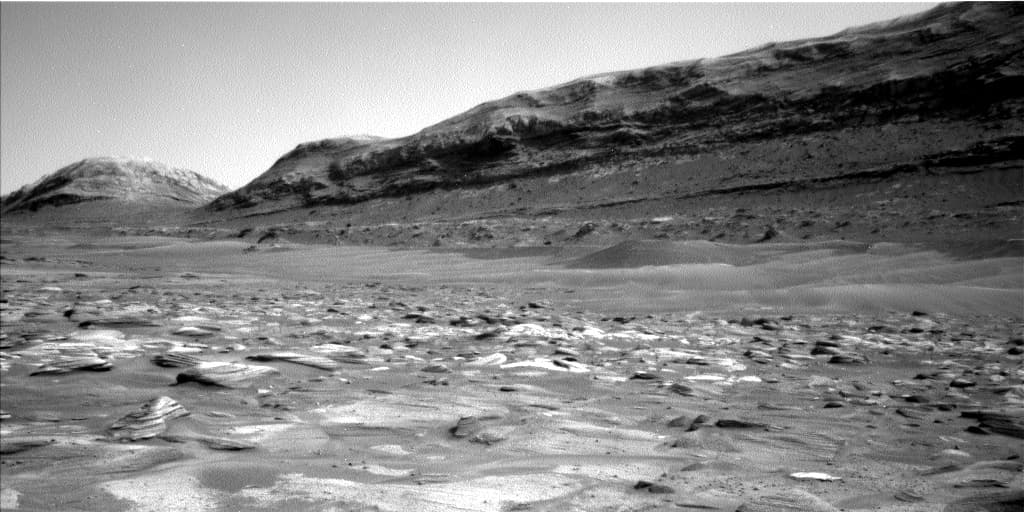 Mars image captured by NAV_LEFT_B on Curiosity