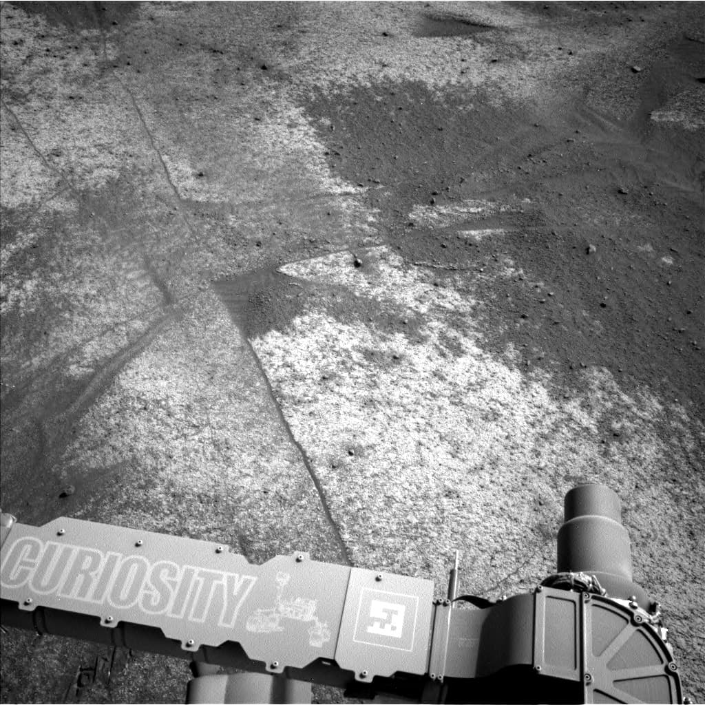 Mars image captured by NAV_LEFT_B on Curiosity
