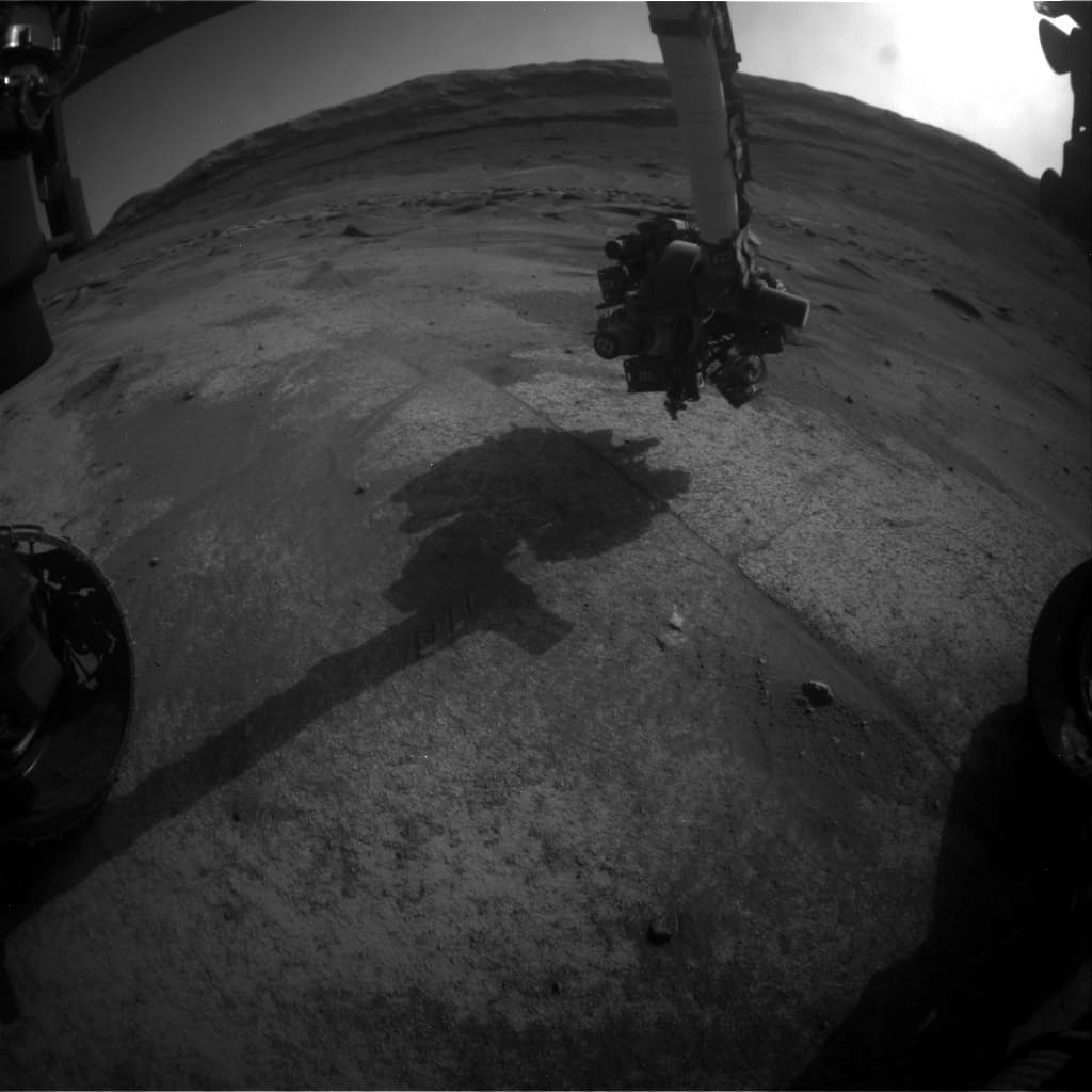 Mars image captured by FHAZ_LEFT_B on Curiosity