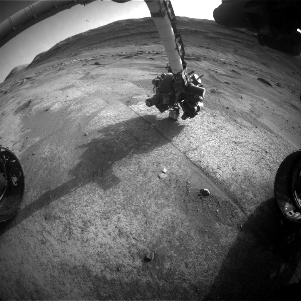 Mars image captured by FHAZ_RIGHT_B on Curiosity