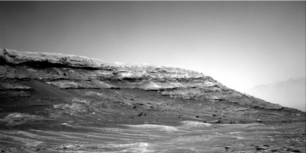 Mars image captured by NAV_RIGHT_B on Curiosity