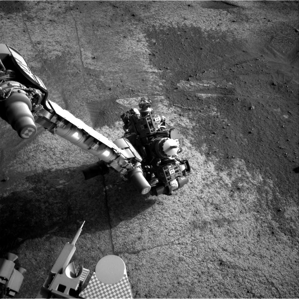 Mars image captured by NAV_RIGHT_B on Curiosity