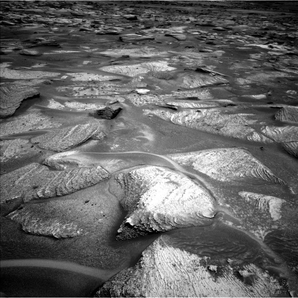 Mars image captured by NAV_LEFT_B on Curiosity