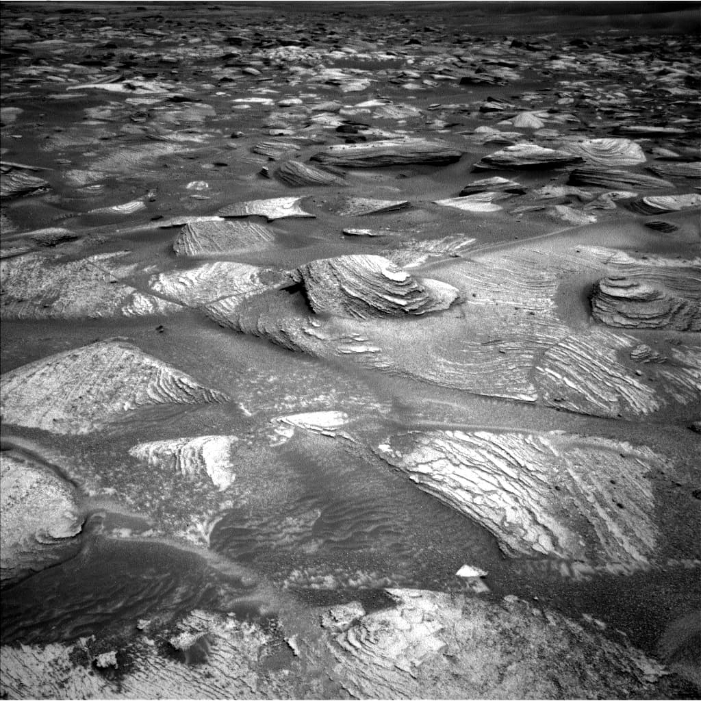 Mars image captured by NAV_LEFT_B on Curiosity