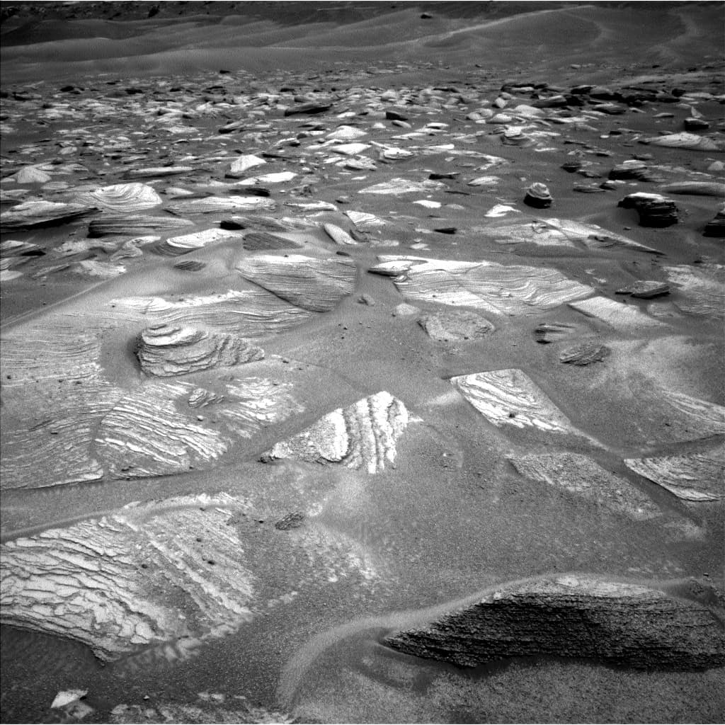 Mars image captured by NAV_LEFT_B on Curiosity