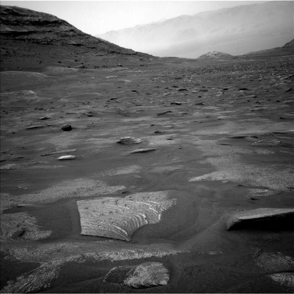 Mars image captured by NAV_LEFT_B on Curiosity