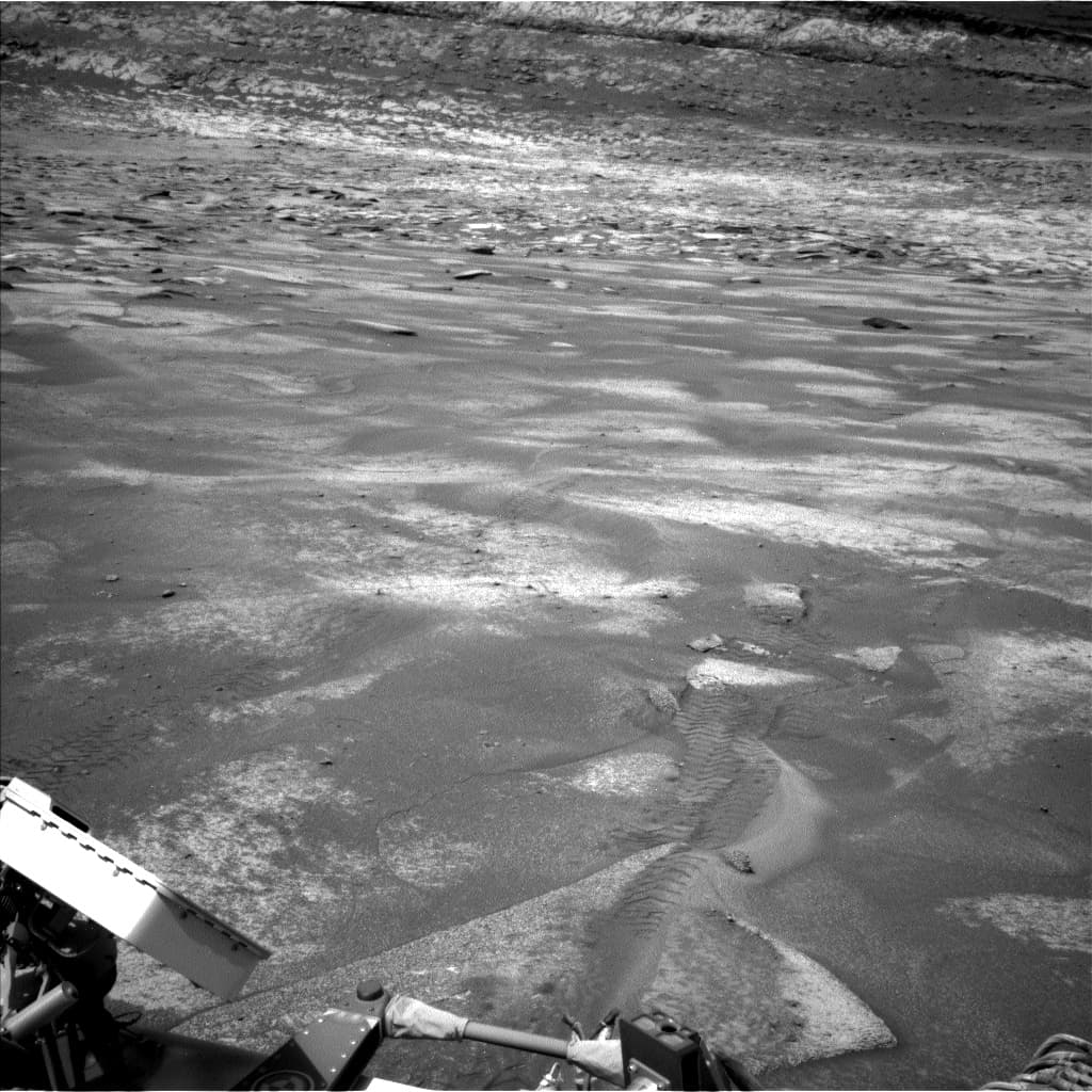 Mars image captured by NAV_LEFT_B on Curiosity