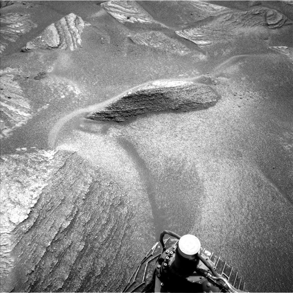 Mars image captured by NAV_LEFT_B on Curiosity