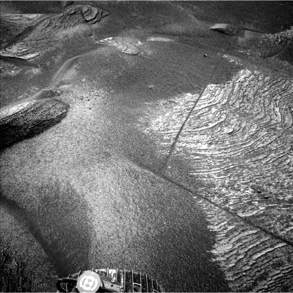 Mars image captured by NAV_LEFT_B on Curiosity