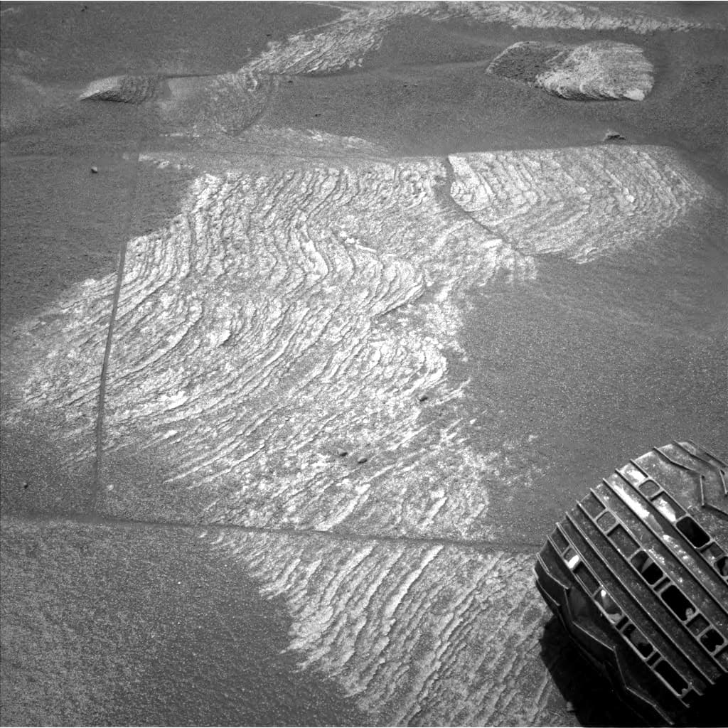 Mars image captured by NAV_LEFT_B on Curiosity