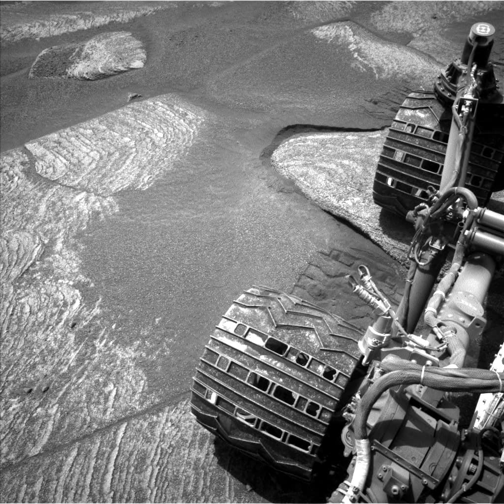 Mars image captured by NAV_LEFT_B on Curiosity