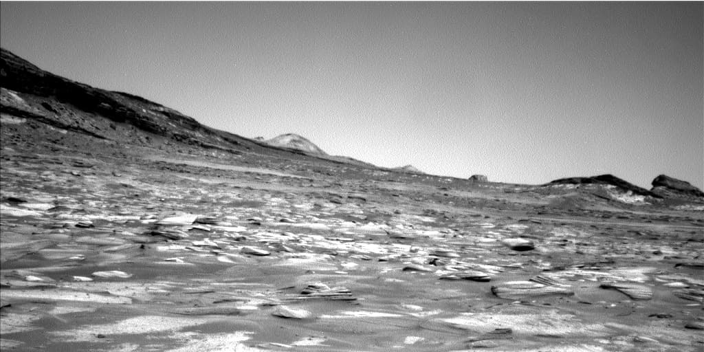 Mars image captured by NAV_LEFT_B on Curiosity