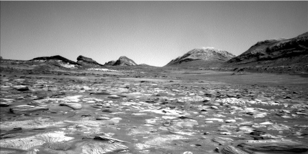 Mars image captured by NAV_LEFT_B on Curiosity