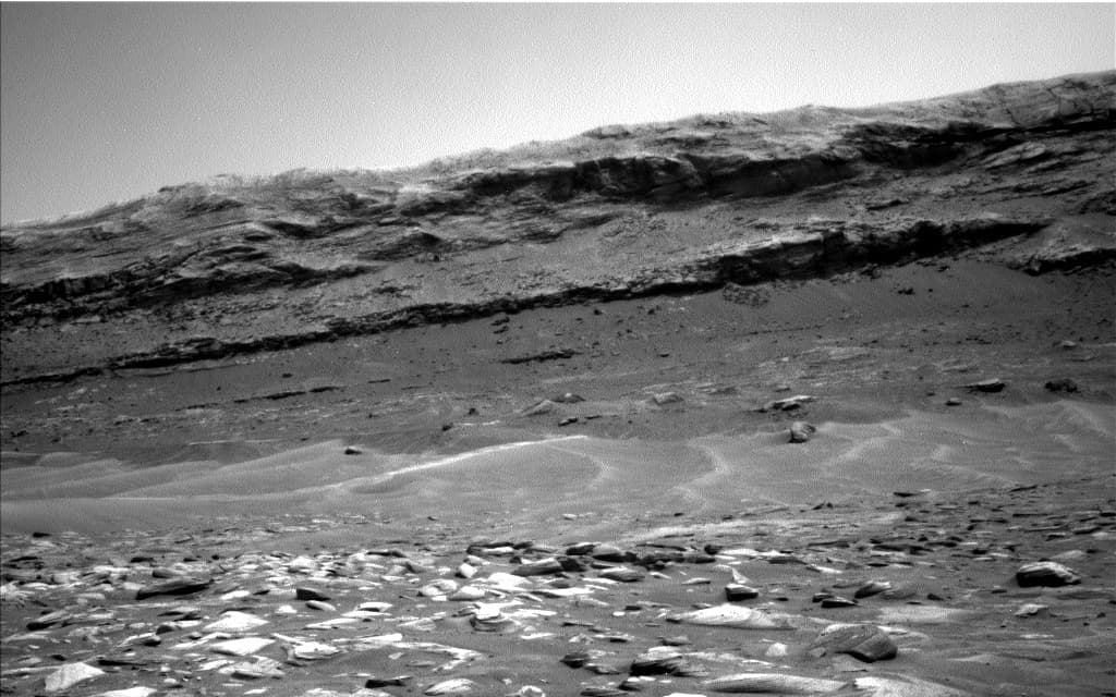 Mars image captured by NAV_LEFT_B on Curiosity