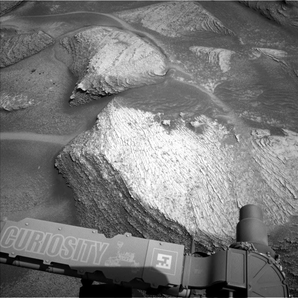 Mars image captured by NAV_LEFT_B on Curiosity