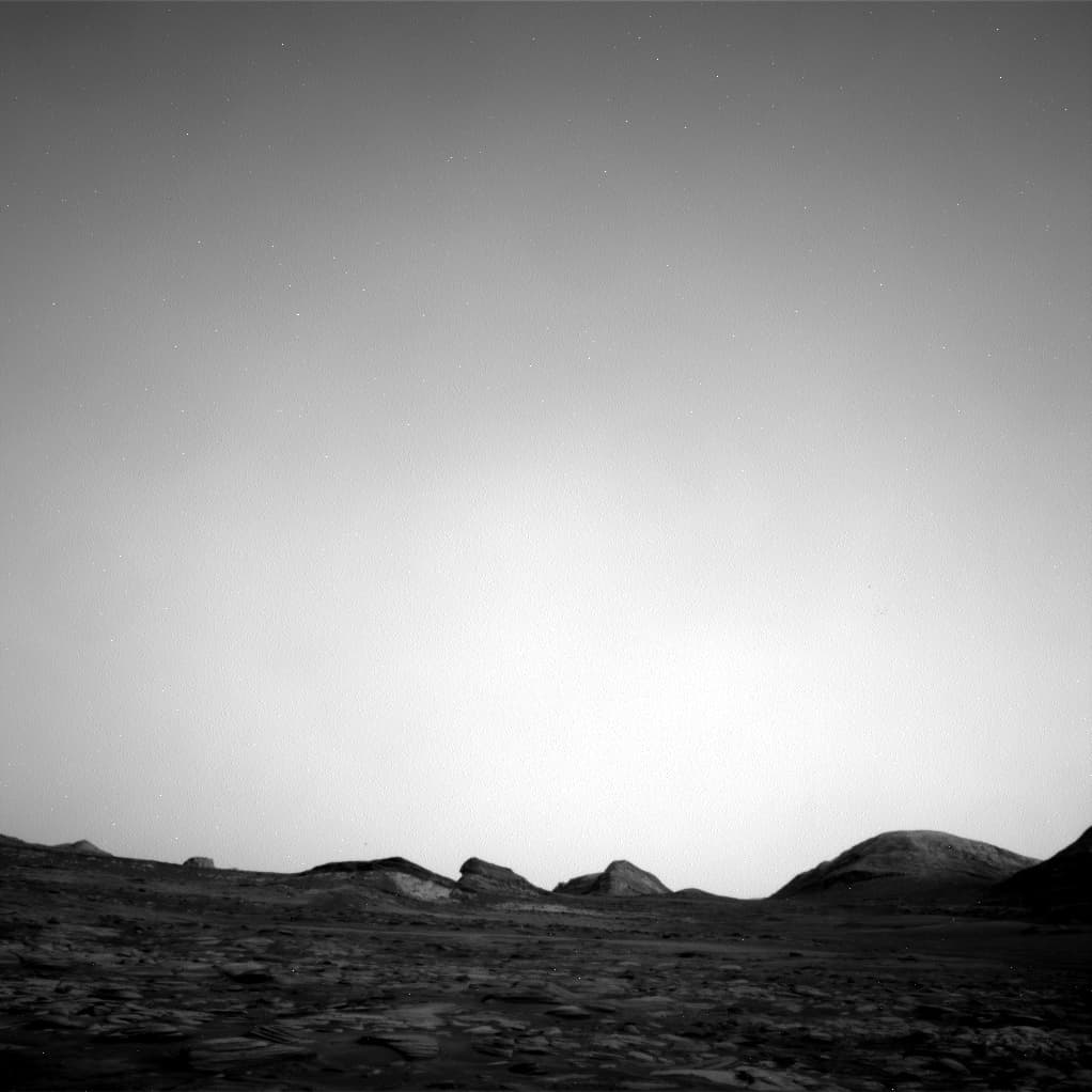 Mars image captured by NAV_RIGHT_B on Curiosity