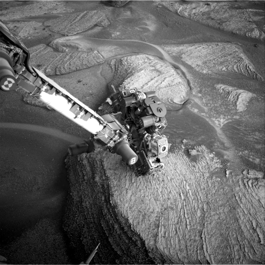 Mars image captured by NAV_RIGHT_B on Curiosity
