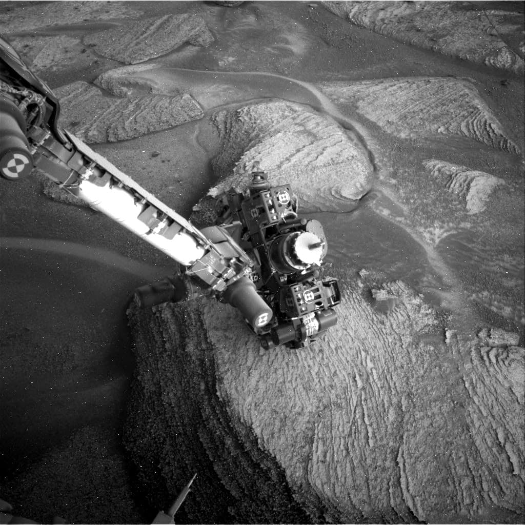 Mars image captured by NAV_RIGHT_B on Curiosity