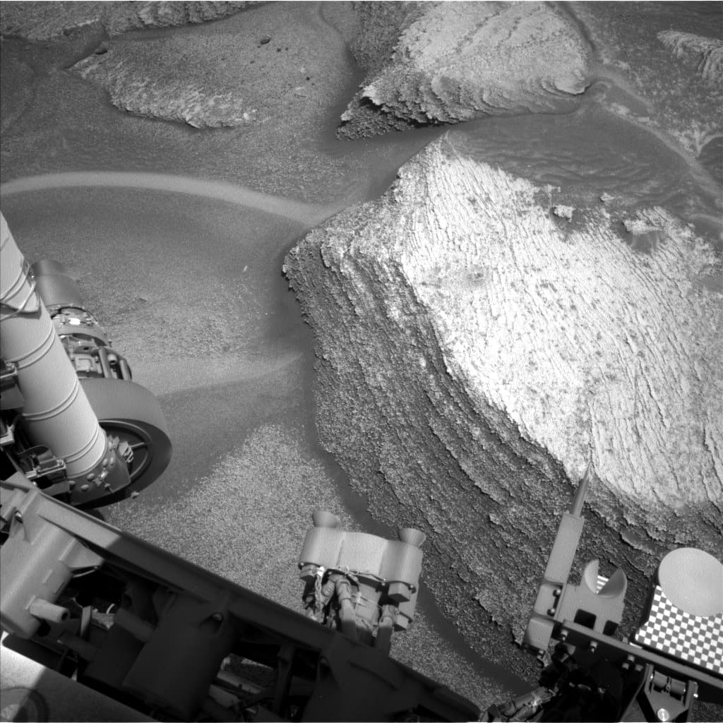 Mars image captured by NAV_LEFT_B on Curiosity